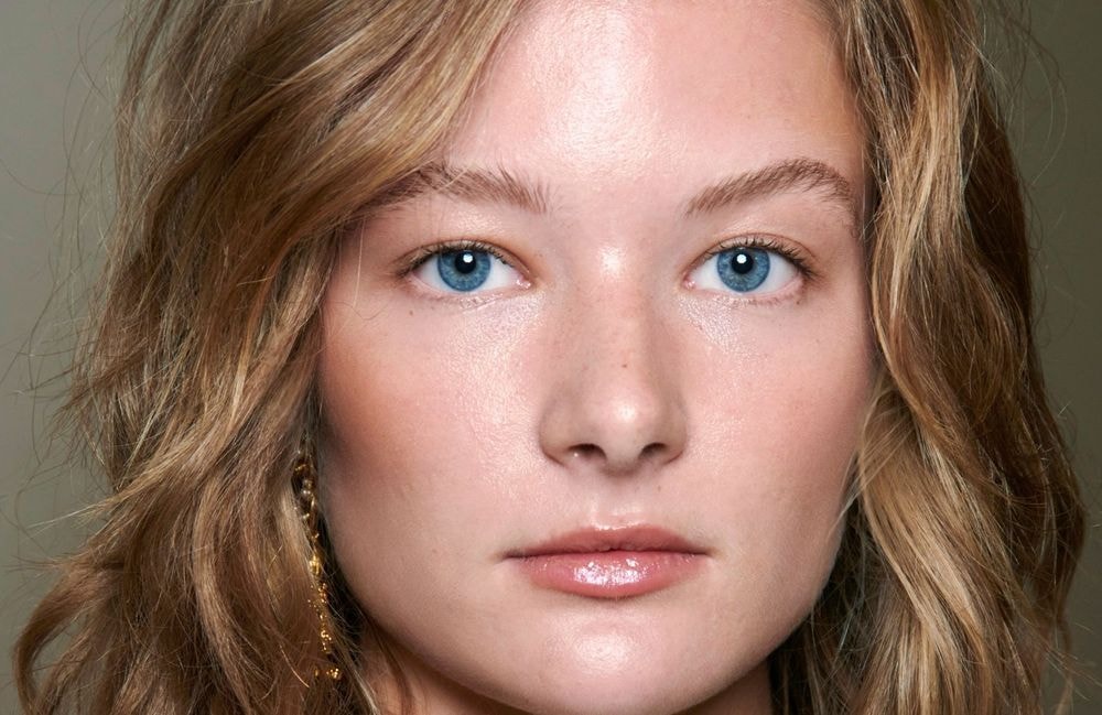 Une dermatologue lance l'alerte : le gloss pourrait augmenter les coups de soleil sur les lèvres