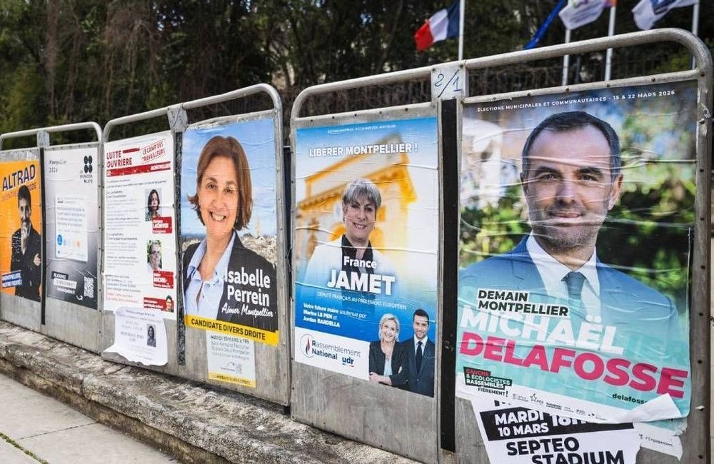 Municipales : les candidates doivent-elles sourire sur leur affiche pour être élues ?
