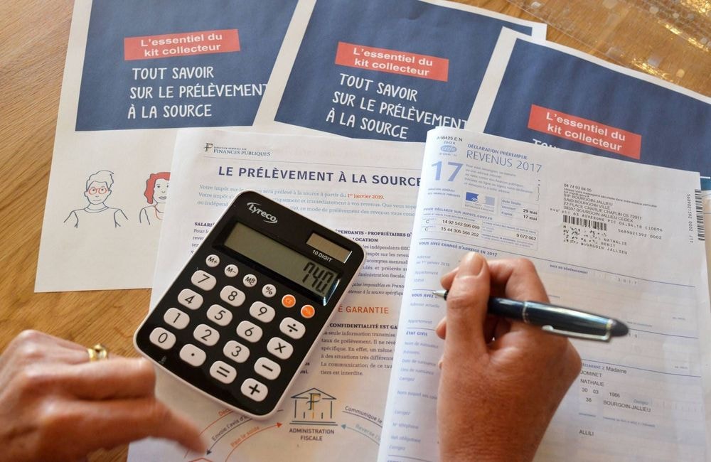 Impôts : attention, si vous êtes mariées ou pacsées, votre salaire va changer à cause d'un nouveau taux de prélèvement