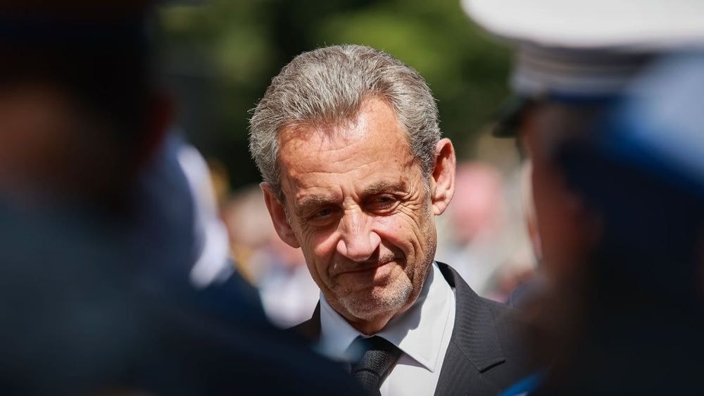 Nicolas Sarkozy réapparait méconnaissable : premier déjeuner hors de prix à Paris avec Carla Bruni après l’enfer