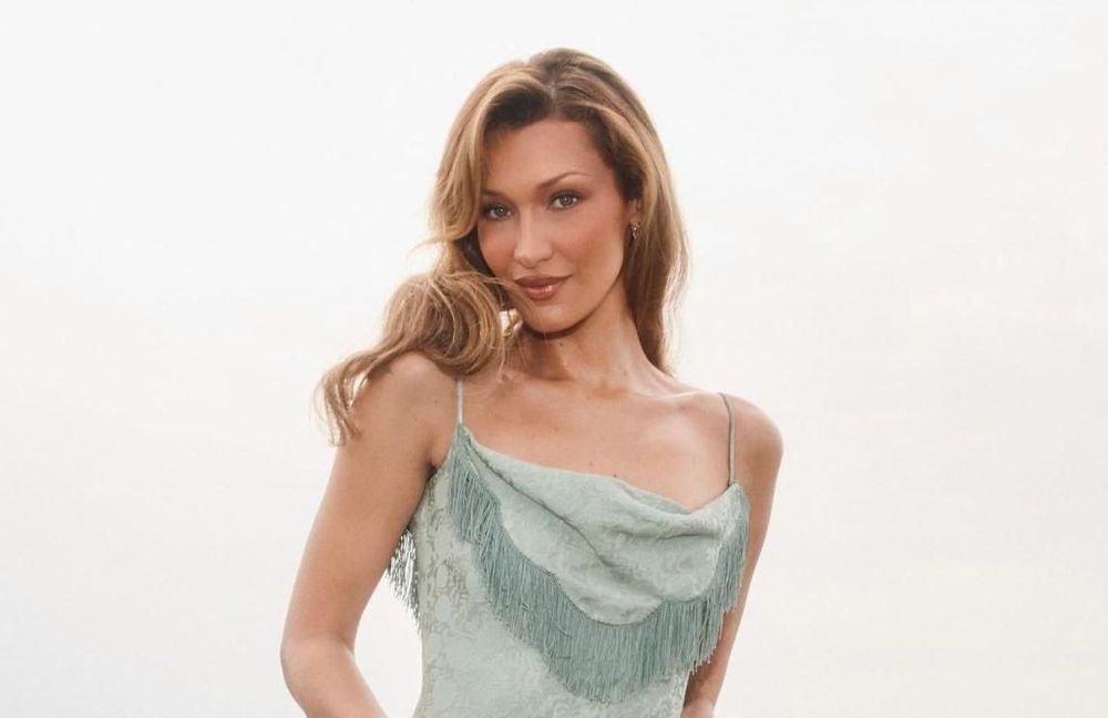 Bella Hadid redonne vie à cette robe vintage Dior, déjà portée par Nicole Kidman il y a 30 ans