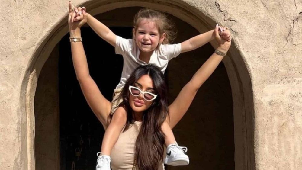 "Je ne reconnais pas mon fils" : Laura Lempika est choquée par le nouveau look de son fils !