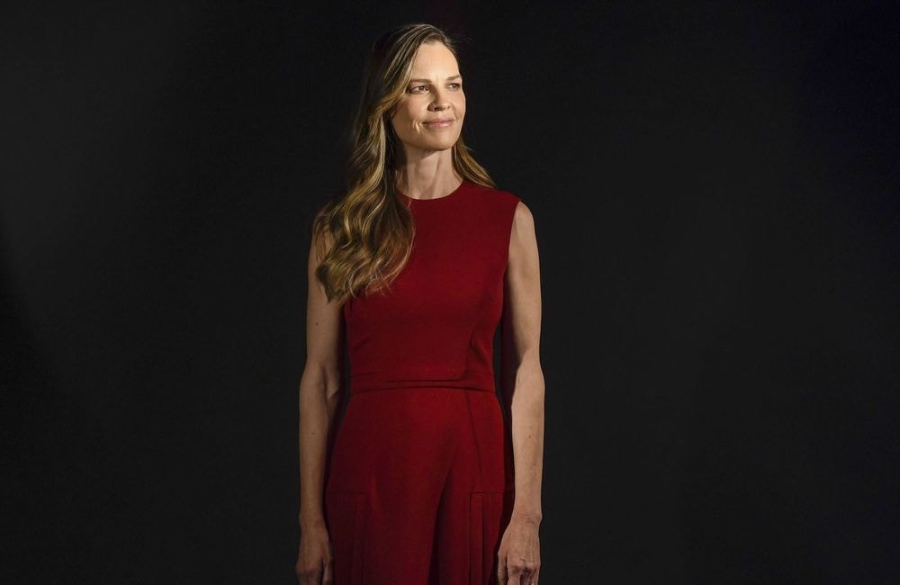 « Ordinary ailes » avec Hilary Swank : l'histoire vraie de Sharon Stevens, coiffeuse à Louisville devenue héroïne
