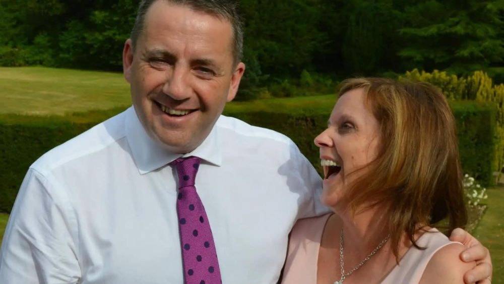 Triple meurtre au Royaume-Uni : qui est le journaliste de la BBC dont la famille vient d’être sauvagement assassinée ?