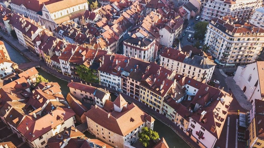 Immobilier à Annecy : hausse modérée des prix en novembre 2025