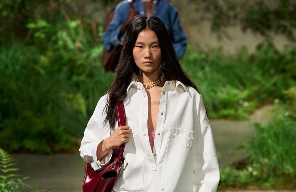L’œil de la styliste : ces 5 astuces pour éviter le piège des vêtements qui ternissent l’allure