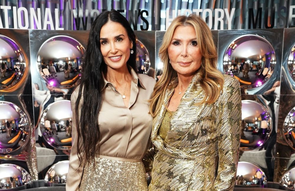 En jupe naïade, Demi Moore électrise une soirée de gala à New York