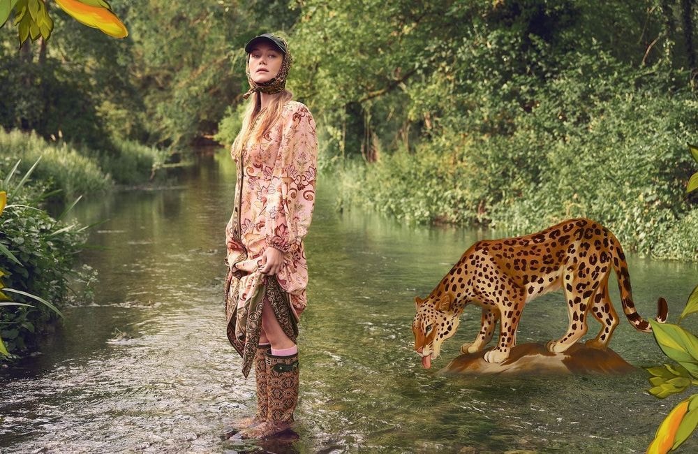 Best of mode de la semaine : des mocassins bordeaux pour l’automne chez Max Mara, un imperméable fleuri chez Make My Lemonade….