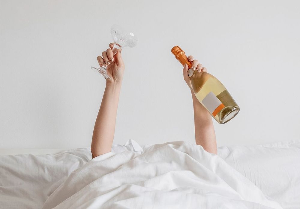 Ils ont choisi de passer le Nouvel An en solo : « J’ai prévu de traîner sur YouTube et de dormir »