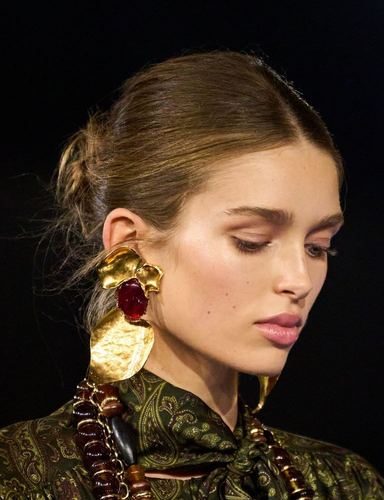 Blonzing : cette tendance réinvente le contouring pour un effet lumineux et naturel