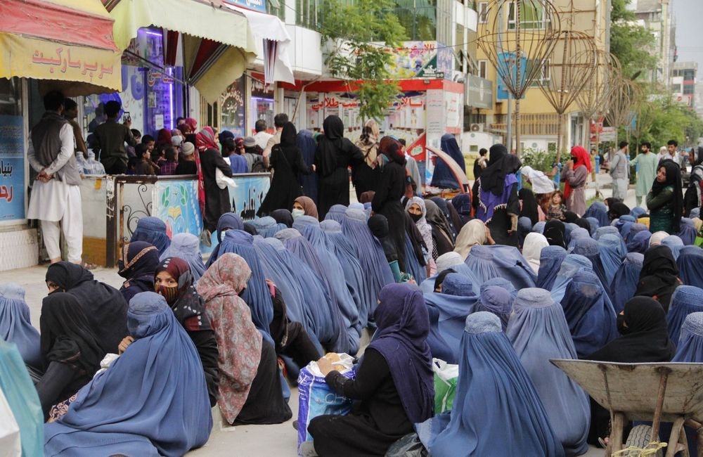 Afghanistan : les talibans bannissent les autrices des universités, la résistance s'organise