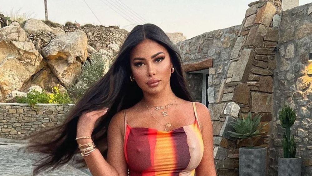 Maeva Ghennam : elle ne peut pas dormir à cause de ses fesses