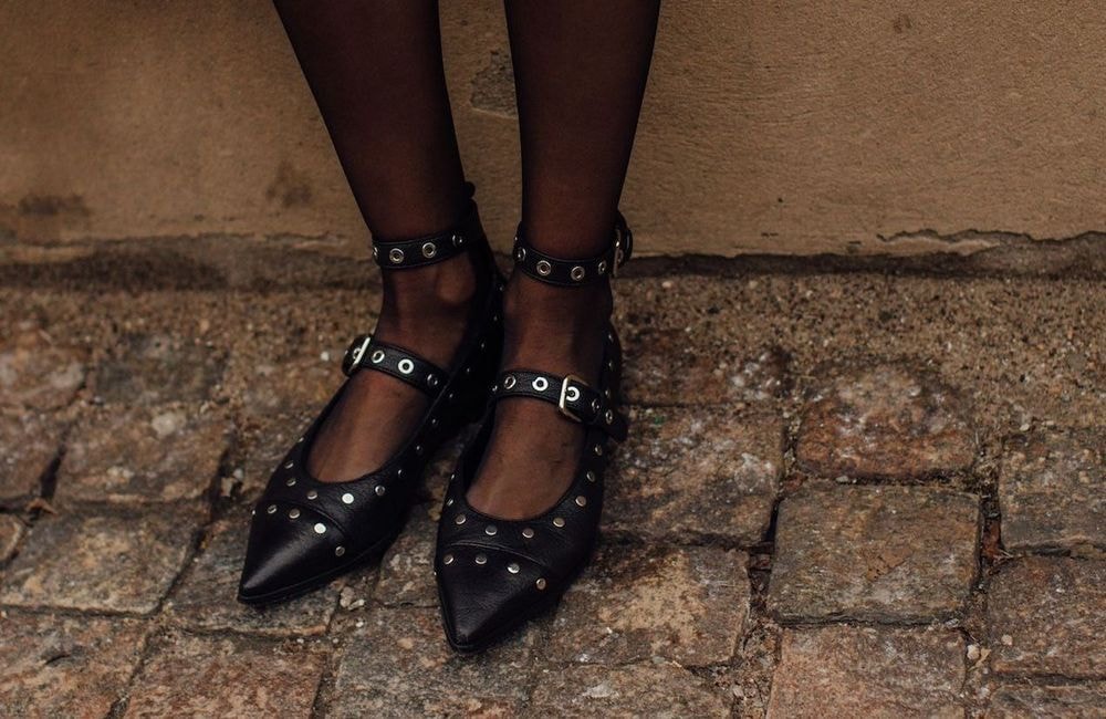 5 chaussures plates idéales pour briller sans talons pendant les fêtes