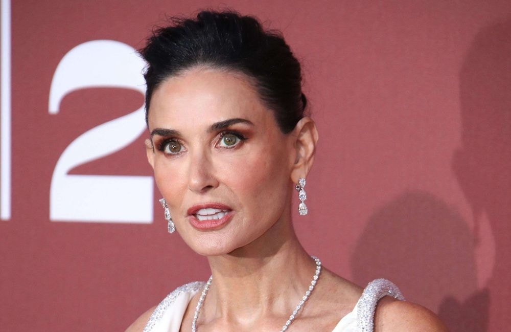 Cannes 2024 : Demi Moore, sublime en décolleté drapé au gala de l’amfAR