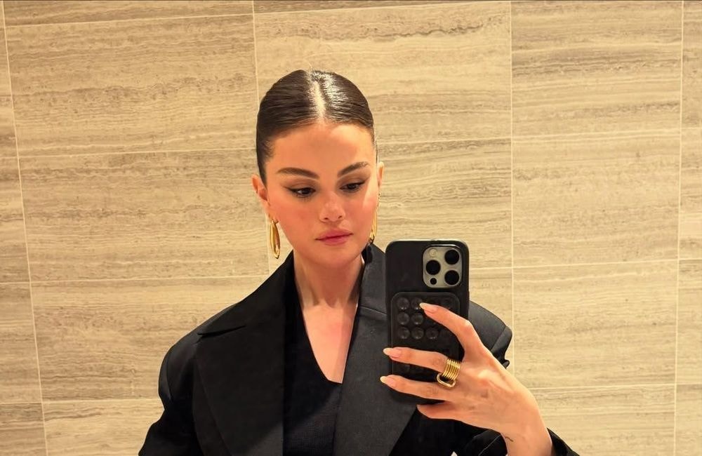Inspirée par une icône, Selena Gomez adopte la coupe dégradée la plus populaire du monde