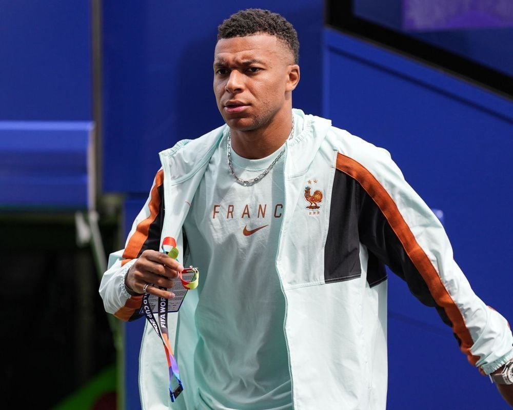 "Kylian Mbappé a laissé gagner l'Espagne pour Ester Expósito" : la défaite des Bleus au cœur de théories abracadabrantes