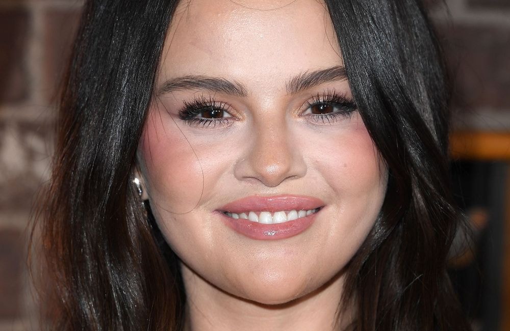 Transformée, Selena Gomez devient blonde pour Halloween
