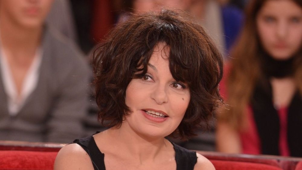 Isabelle Mergault, sa première communion a tourné au chaos : "Du pinard et ma croix sur le côté…", son récit choc refait surface