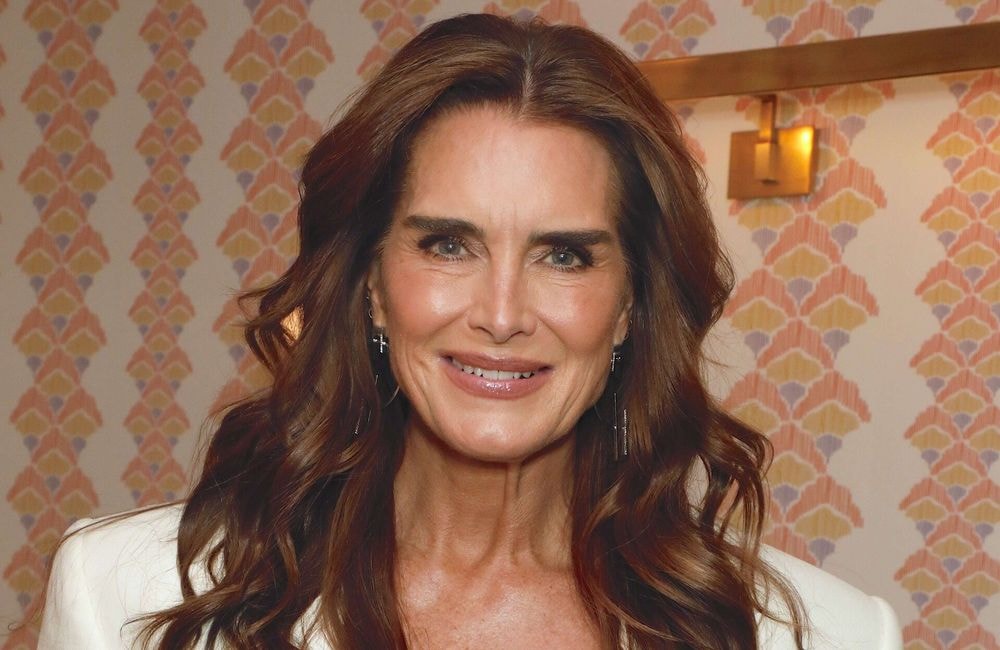 Brooke Shields dévoile son combo fétiche pour sublimer sa bouche