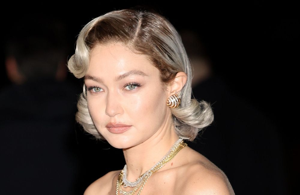 Le carré rose pastel de Gigi Hadid : l'inspiration cheveux la plus fun de la saison