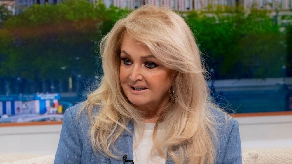 Loin de la scène, Bonnie Tyler menait une vie paisible au Portugal : sa maison face à la mer et ses 22 autres demeures aux 4 coins du monde