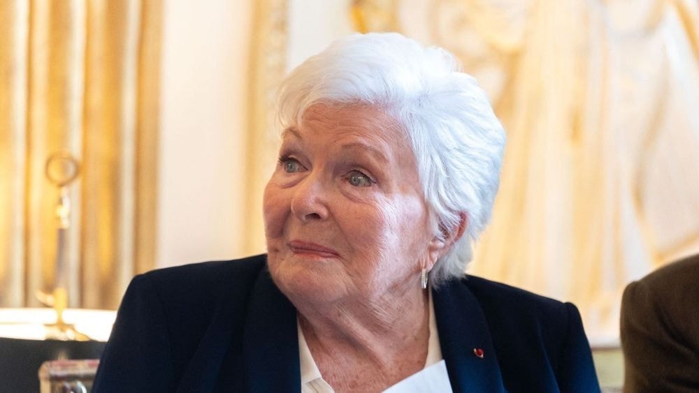 Line Renaud (97 ans) décidée à finir sa vie dignement, elle dévoile le "cocon duquel elle lâchera son dernier soupir"
