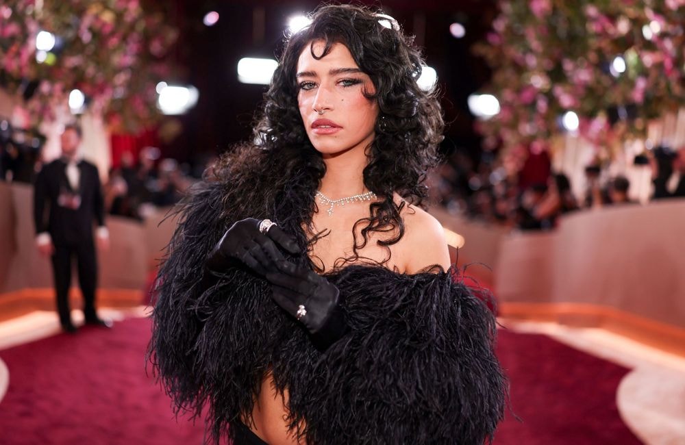 Pourquoi les cheveux de la jeune actrice Odessa A’zion font tant parler aux États-Unis