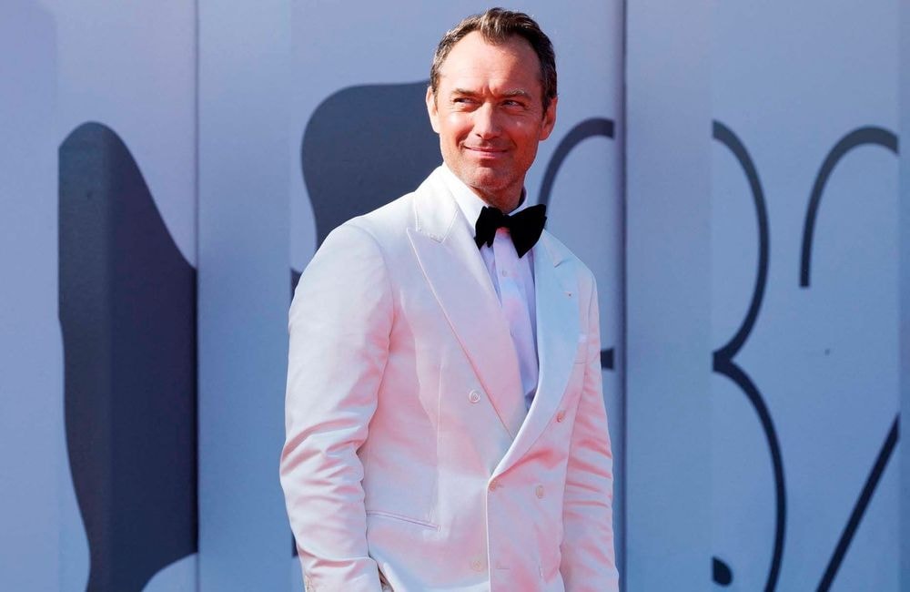 Jude Law : sa ressemblance bluffante avec Vladimir Poutine dans le film « Le mage du Kremlin »