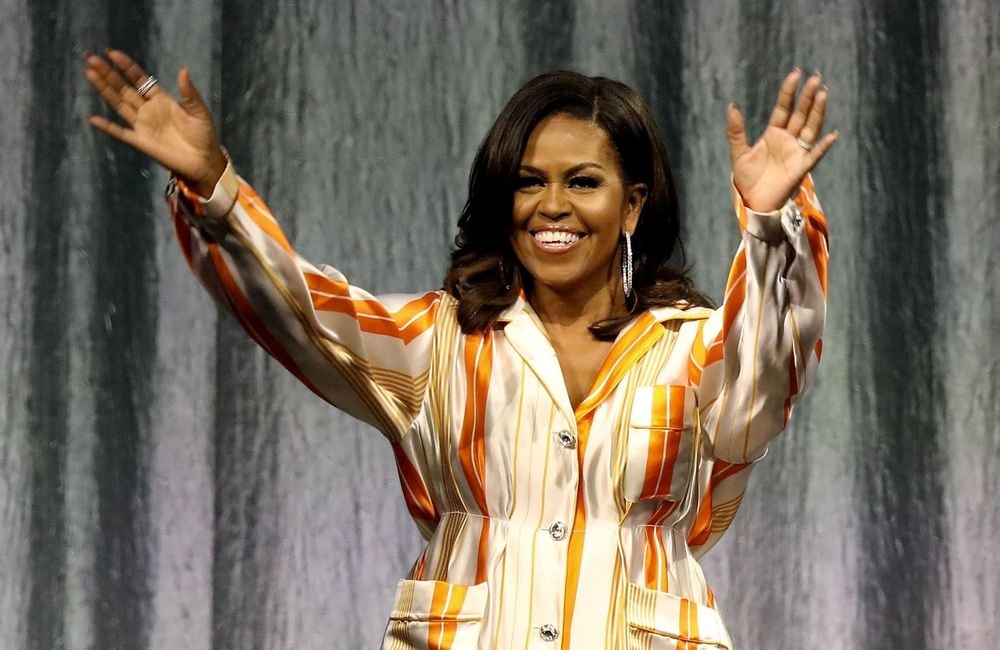 « Le pays n’était pas prêt » : Michelle Obama explique pourquoi elle refusait de porter des tresses à la Maison Blanche