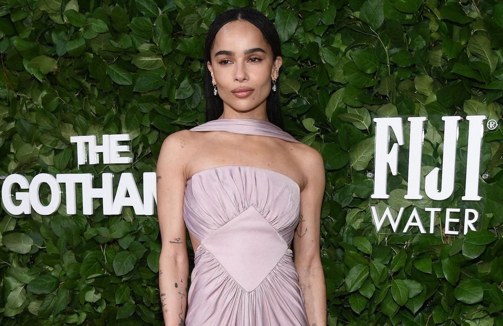Dos nu et coupe bustier : la robe de Zoë Kravitz est celle à adopter pour les fêtes de fin d’année