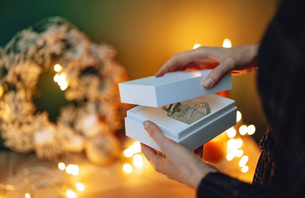 Noël 2024 : et si on (s’)offrait le parfum le plus populaire de l’année ?