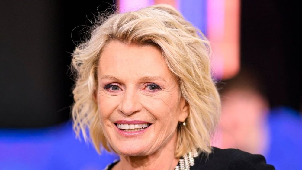 EXCLU. Sans pudeur, Sophie Davant (62 ans) révèle la taille de son soutien-gorge : "On oscille entre du…"