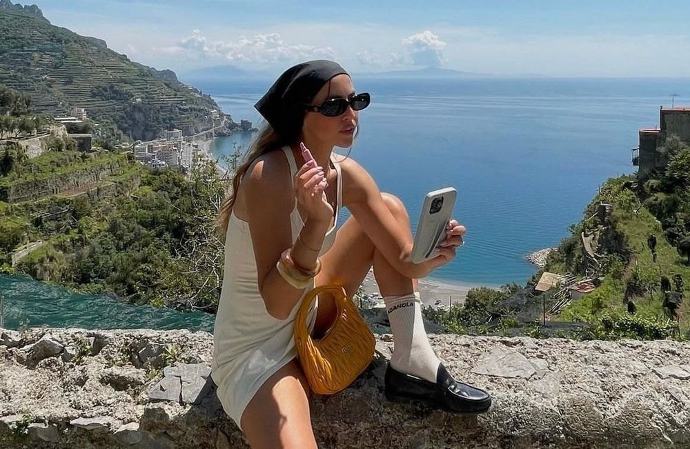 Ce petit détail vestimentaire qui donne d'emblée un air de rentrée aux looks d'été