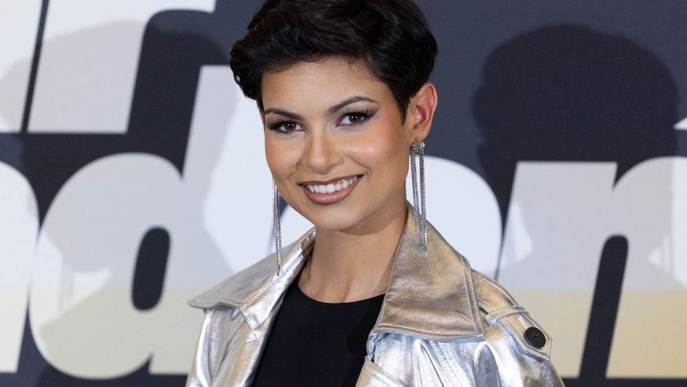“Certaines se changent complètement…” : Eve Gilles parle de la place importante que prend la chirurgie esthétique dans le concours de Miss Univers