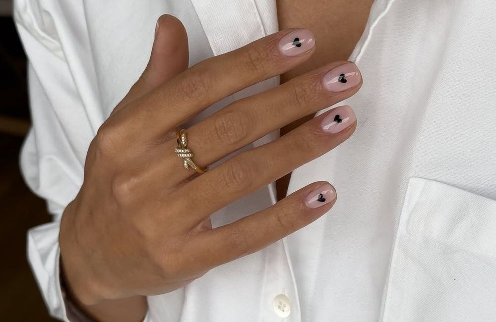 Saint-Valentin : cette manucure minimaliste va vous faire craquer