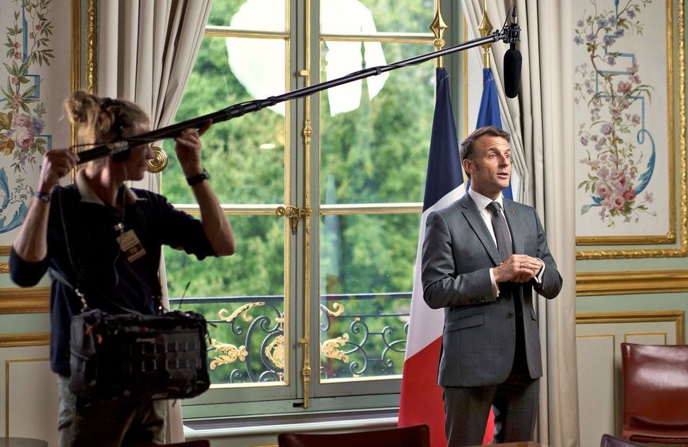 Entretien exclusif - Un devoir de visite pour les pères ? Macron ouvre le débat