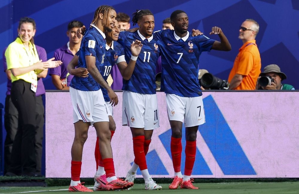Pourquoi Michael Olise est le seul joueur de l’équipe de France à ne pas porter des crampons roses ?