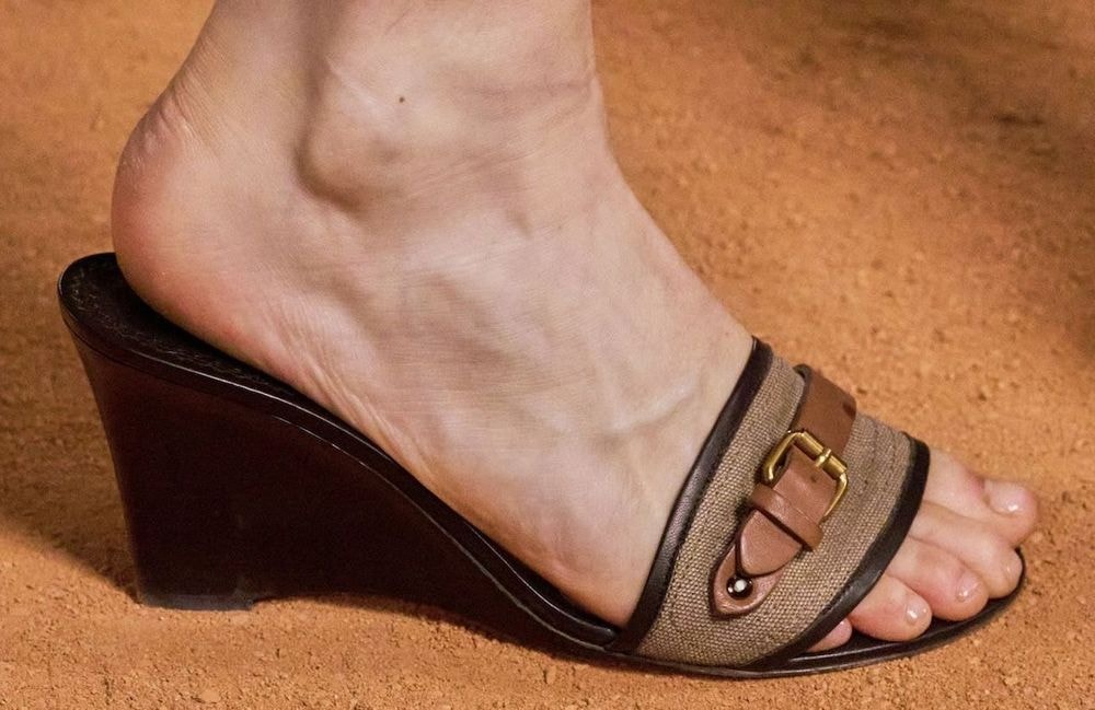 Ces sandales compensées sont les plus recherchées du moment
