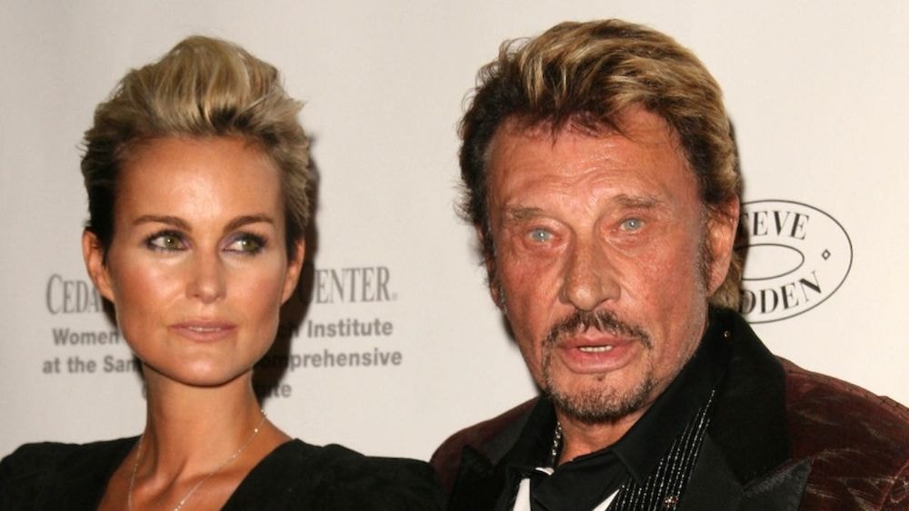 Laeticia provoquée par Johnny Hallyday : "Tu te la donnes avec ton meilleur ami ?" Avant la mort du rockeur, un proche a dérapé