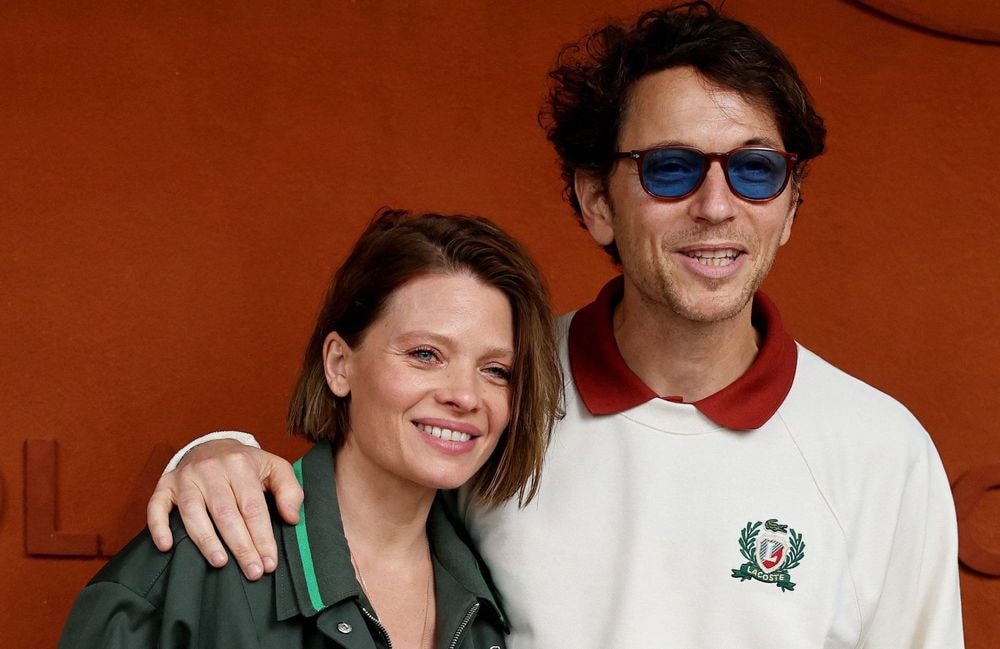 Mélanie Thierry et Raphaël Haroche : leur apparition remarquée en looks coordonnés « old money » au défilé Celine
