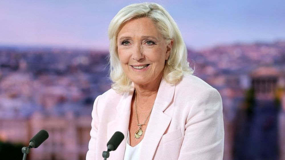 "On n’a plus rien" : Marine Le Pen se souvient de l’explosion qui a anéanti ses jouets et son enfance