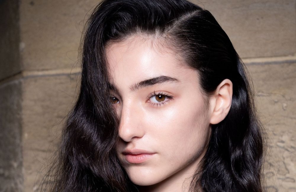 Overnight zinc mask : pourquoi TikTok s’endort avec une couche de crème blanche sur le visage ?