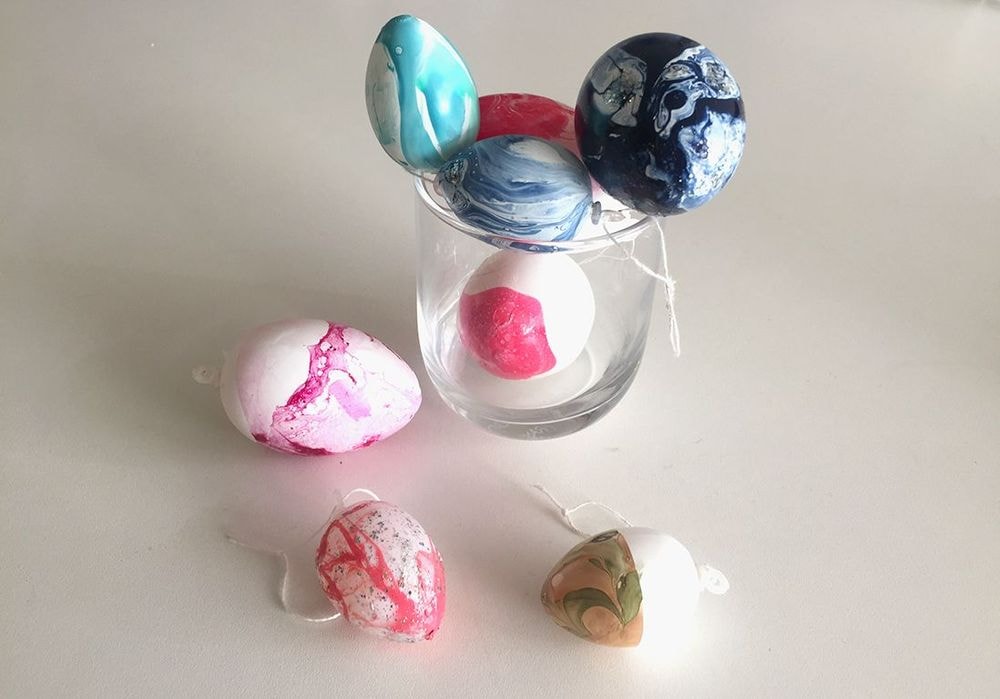 À tester: la décoration haute en couleurs des œufs de Pâques marbrés