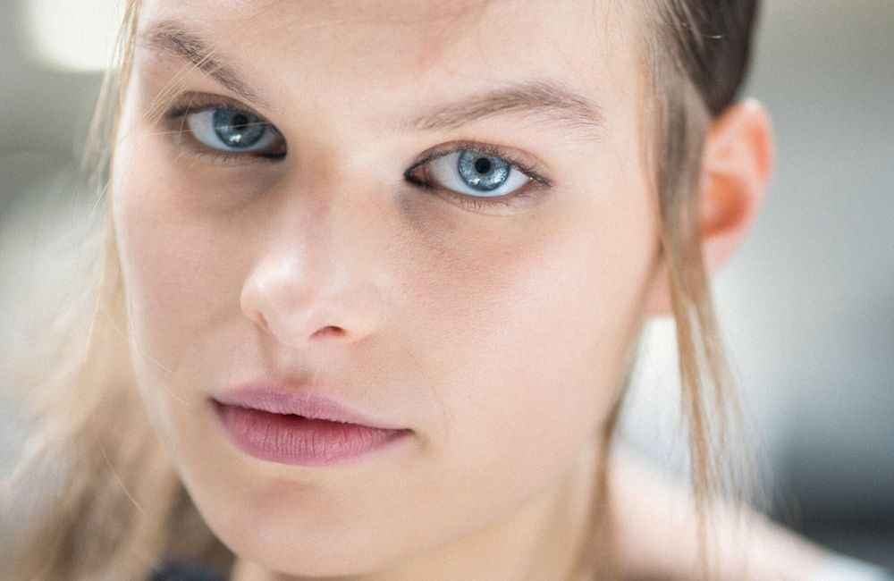 Regard couture : Dior dévoile la plus belle façon de porter l’eyeliner cette saison