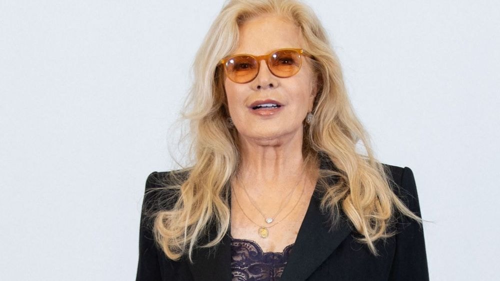 Sylvie Vartan cash sur la carrière de mannequin de son petit fils Cameron Smet : “Quand on a un nom connu, c’est encore pire”