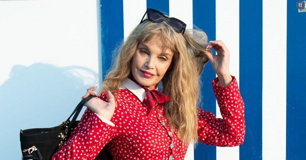 "La poupée Barbie te dit bonjour !" : Arielle Dombasle tacle les sexistes avec humour