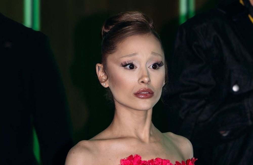 Botox, blague et body shaming : pourquoi Ariana Grande vit-elle un cauchemar depuis son retour médiatique ?