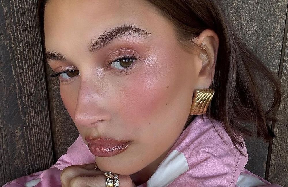 Hailey Bieber adopte une nouvelle coloration parfaite pour l’automne