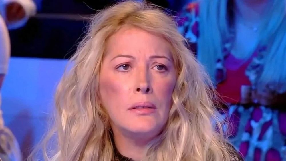 Loana : bientôt expulsée et à la rue ? Elle fait une mise au point et dévoile le beau geste d’Alexia Laroche-Joubert