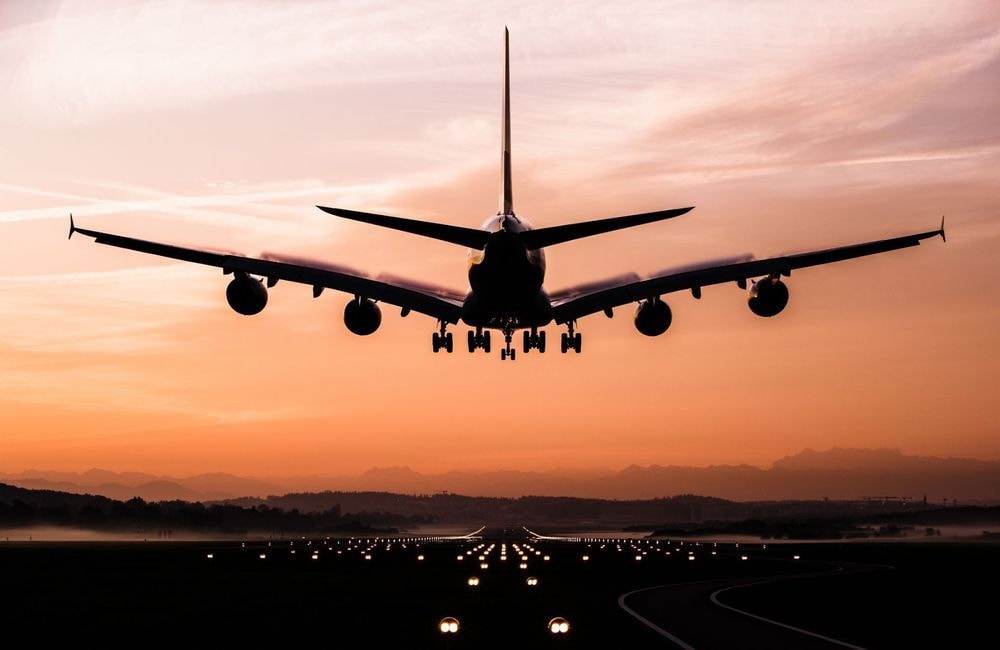 L’édito de ELLE : « Cap de faire atterrir un avion? » Pourquoi les hommes y croient alors que les femmes en doutent ?